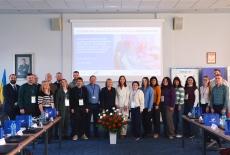 zdjęcie grupowe wszystkich uczestników projektu i przedstawicieli instytucji parterskich